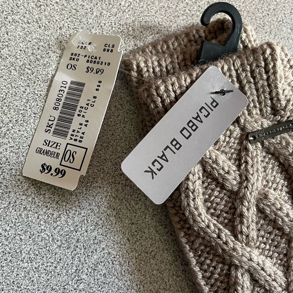 Picabo Black Beige Wool Blend Long Cable Knit Gloves O/S - Picture 5 of 8